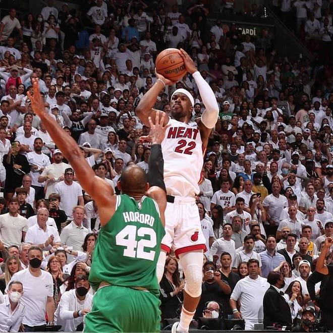 关于凯尔特人绝地反击热火,波尔津吉斯三分雨点燃全场的信息 关于凯尔特人绝地反击热火,波尔津吉斯三分雨点燃全场的信息