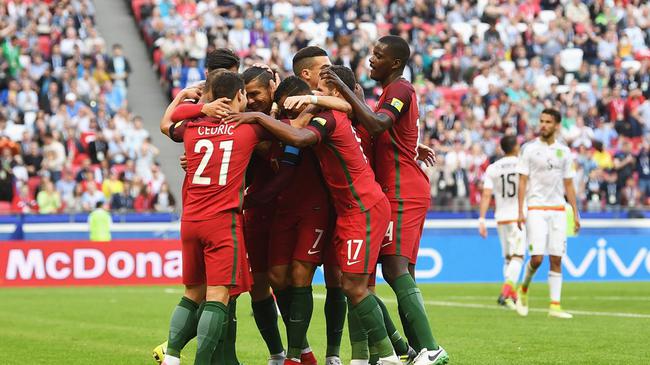 关于墨西哥碾压加拿大，苏亚雷斯惊艳世界的信息