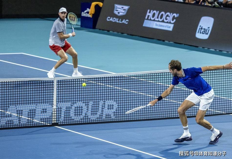 包含德国网球队力克世界网球队，梅德韦杰夫关键制胜的词条