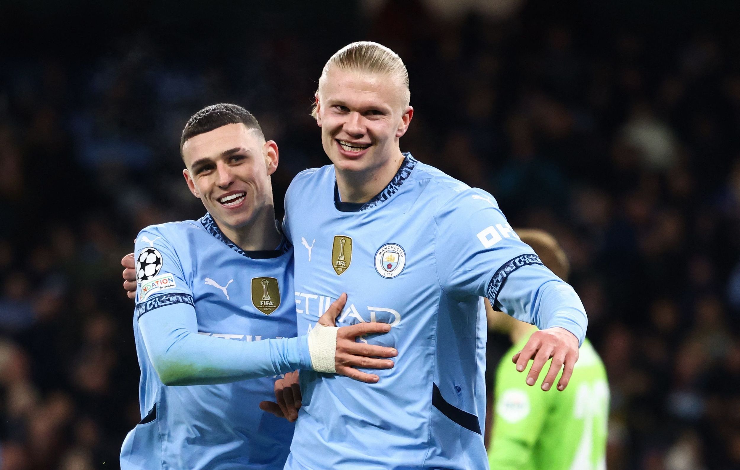 包含曼城险胜，晋级形势愈发紧迫的词条