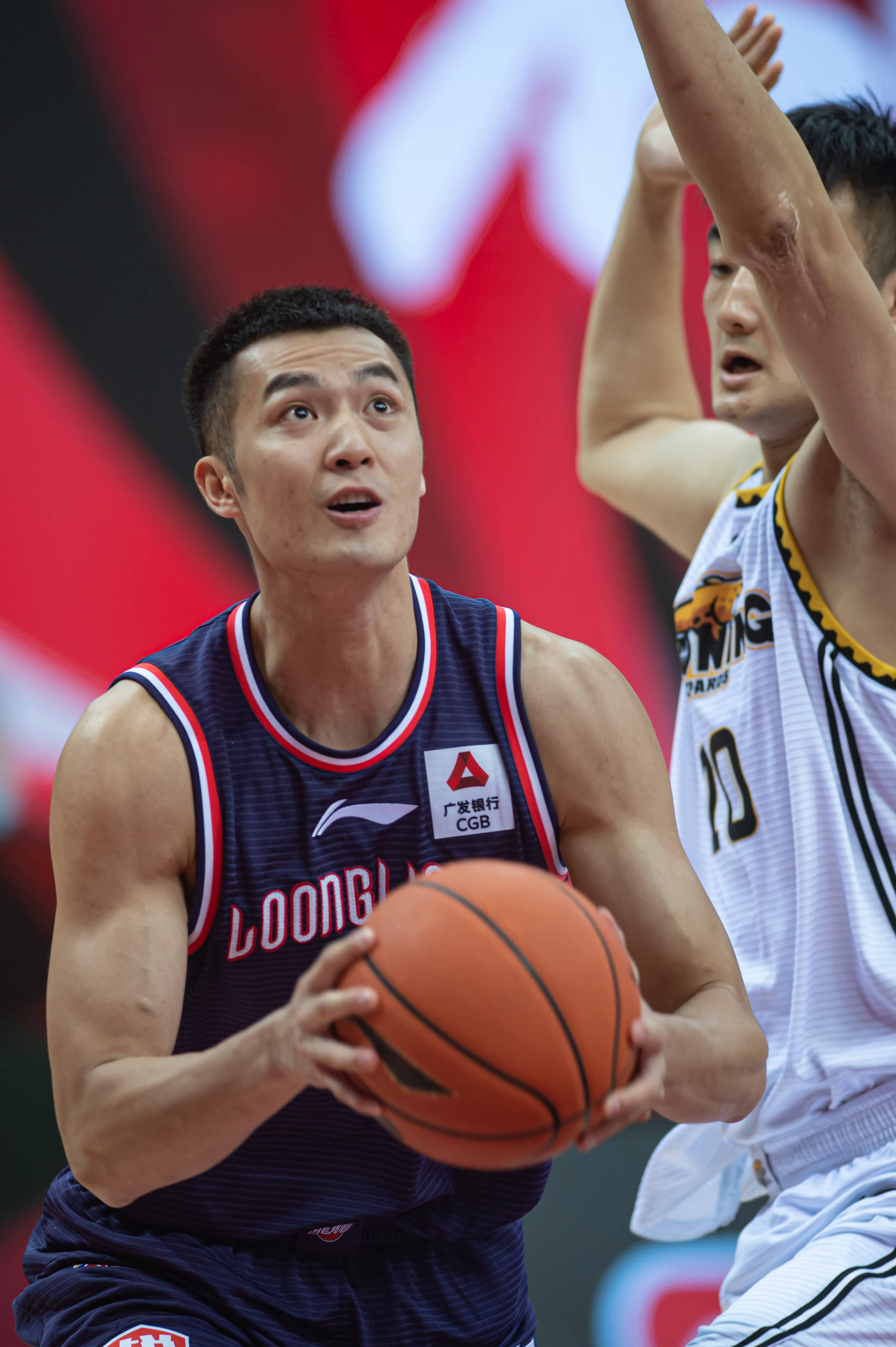 关于一位CBA球员在比赛中表现出色的信息