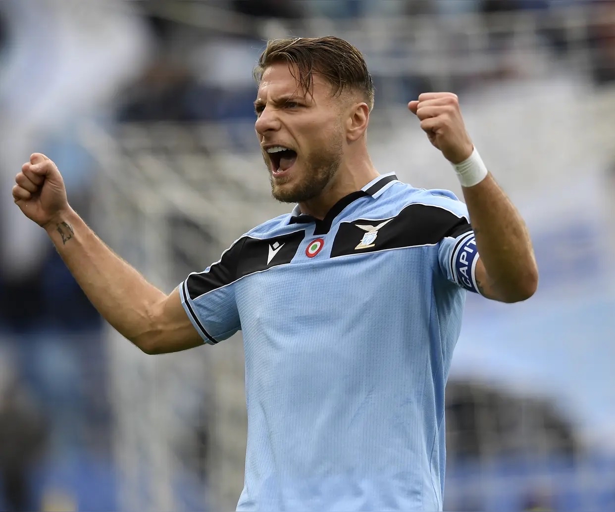 开云体育平台APP-关于阿贾克斯赛季后无缘冠军,球迷批评主帅战术失误的信息