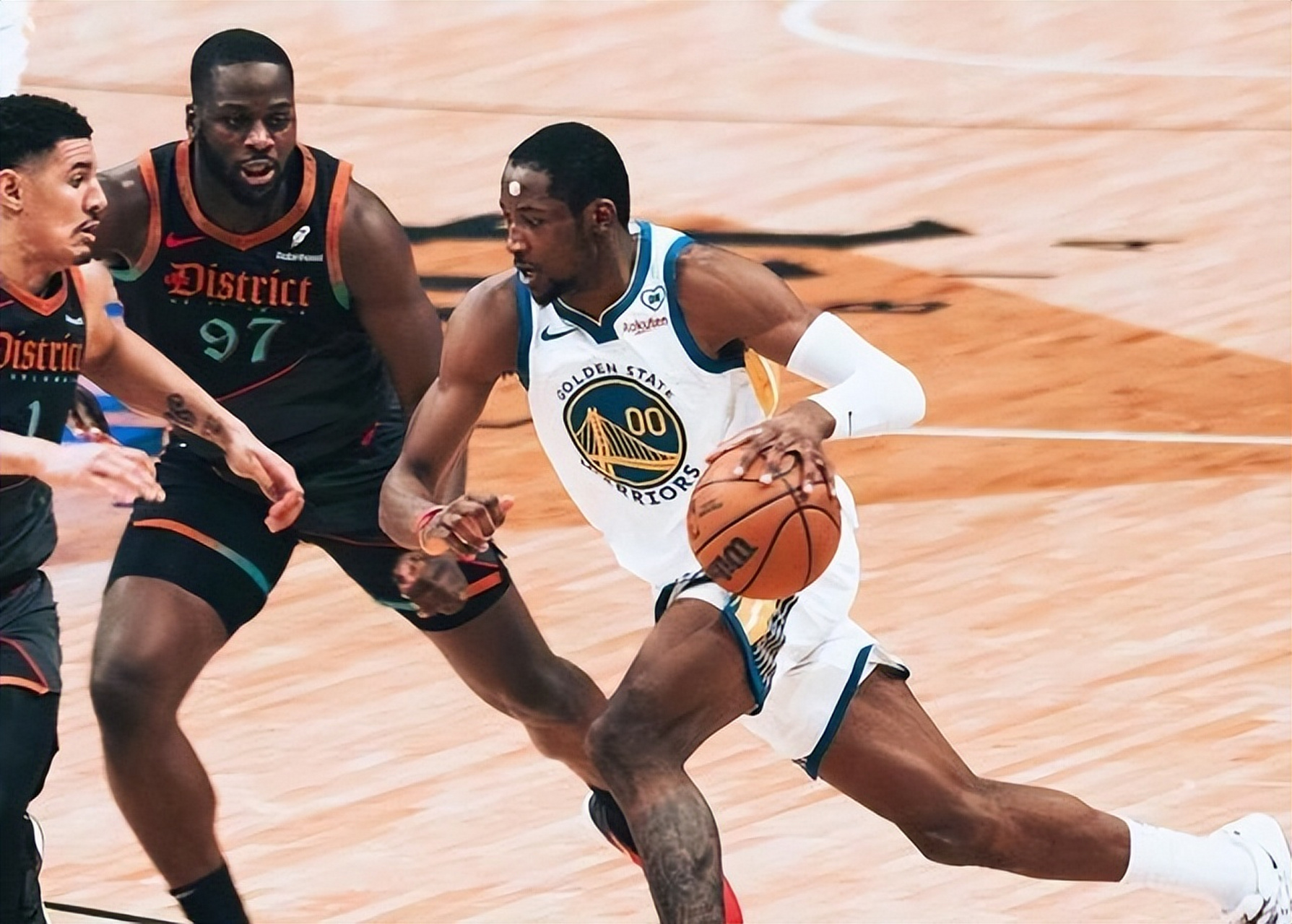 鲁昂客场逆袭,赢得宝贵三分 鲁昂客场逆袭,赢得宝贵三分