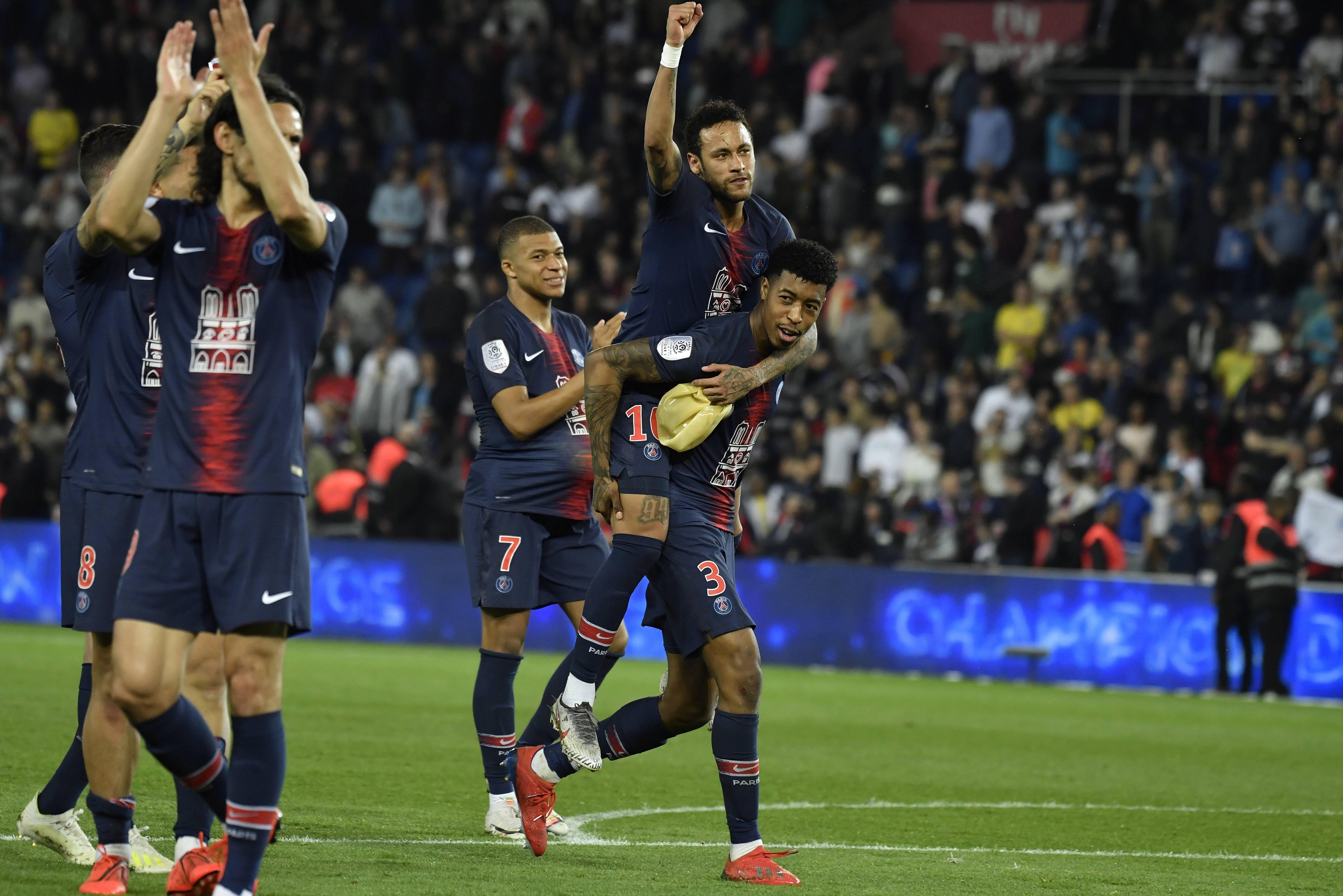 包含巴黎圣日耳曼队员团结互助,法甲赛季迈向辉煌的词条 包含巴黎圣日耳曼队员团结互助,法甲赛季迈向辉煌的词条