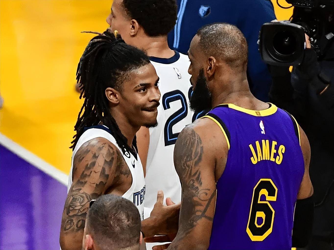 湖队比分险胜，拒绝放弃坚持到最后一刻的简单介绍