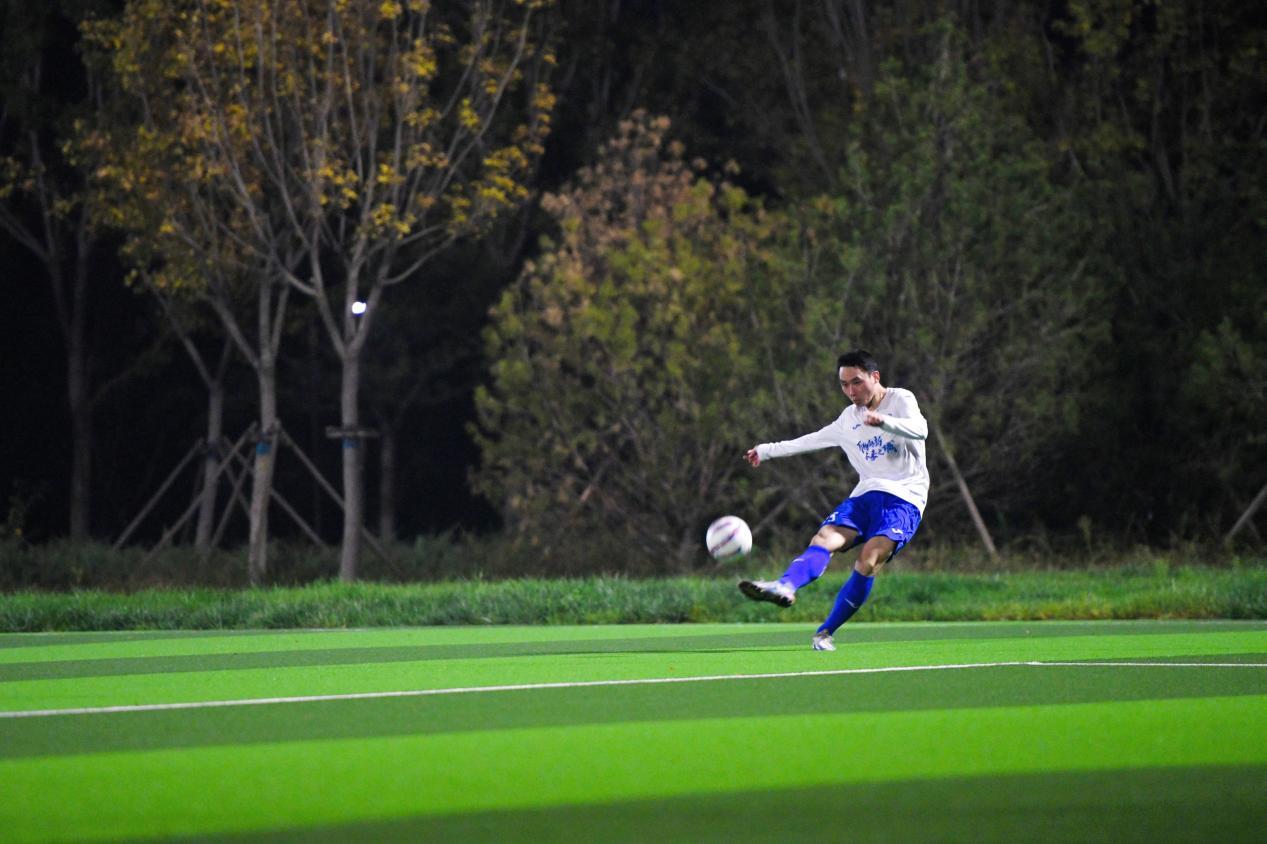 开云体育入口-足球比赛赛场上精彩瞬间频传的简单介绍