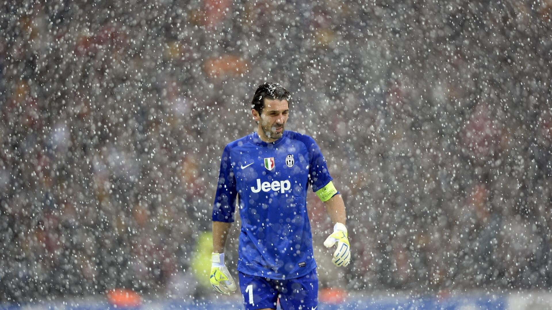 C罗爆发点燃赛场,英格兰补时绝杀哥斯达黎加—足球之夜的唯一性传奇