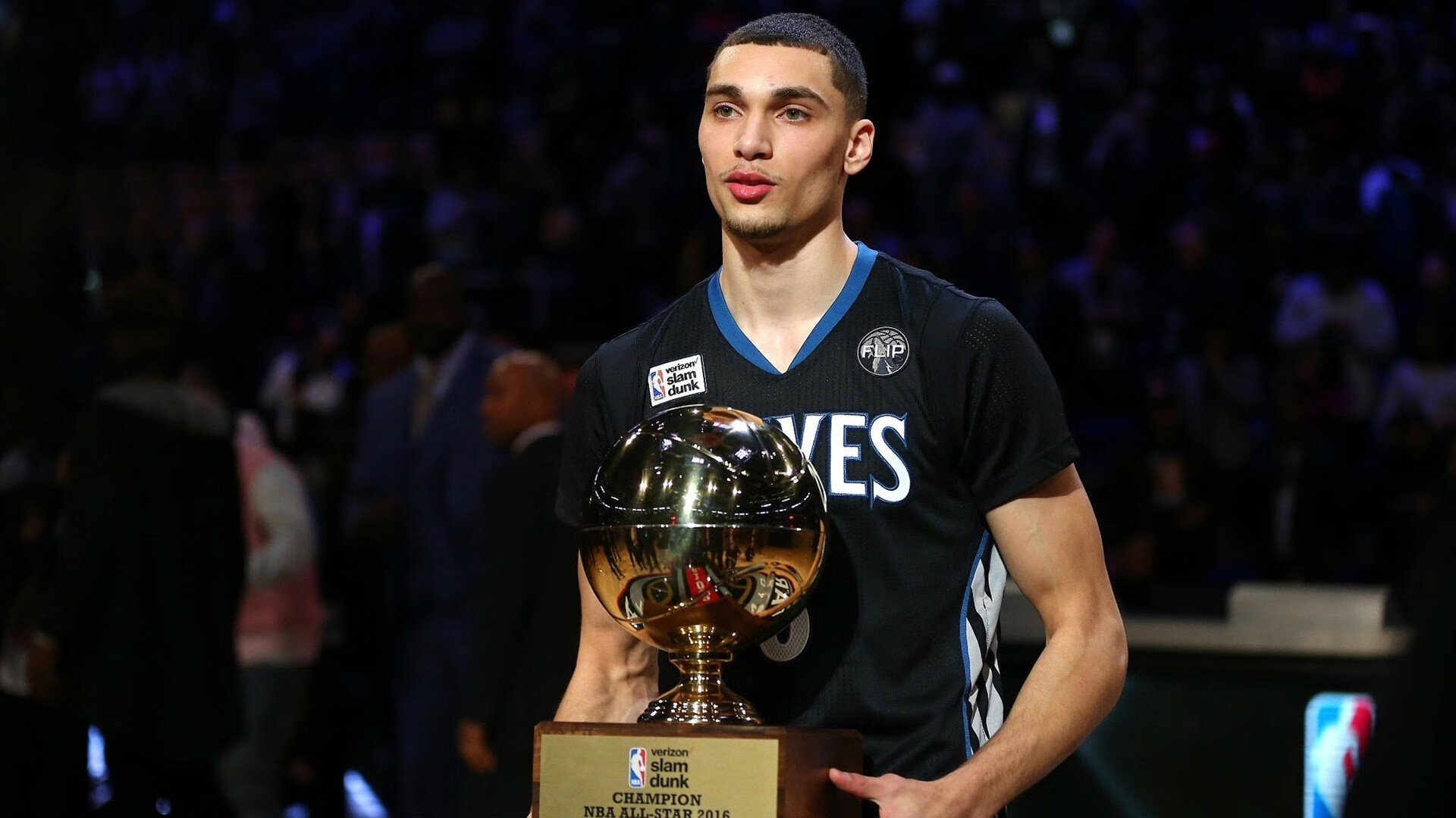 开云体育官网-快船压制魔术，霍勒迪在美加墨世界杯接管比赛，双重舞台的统治力