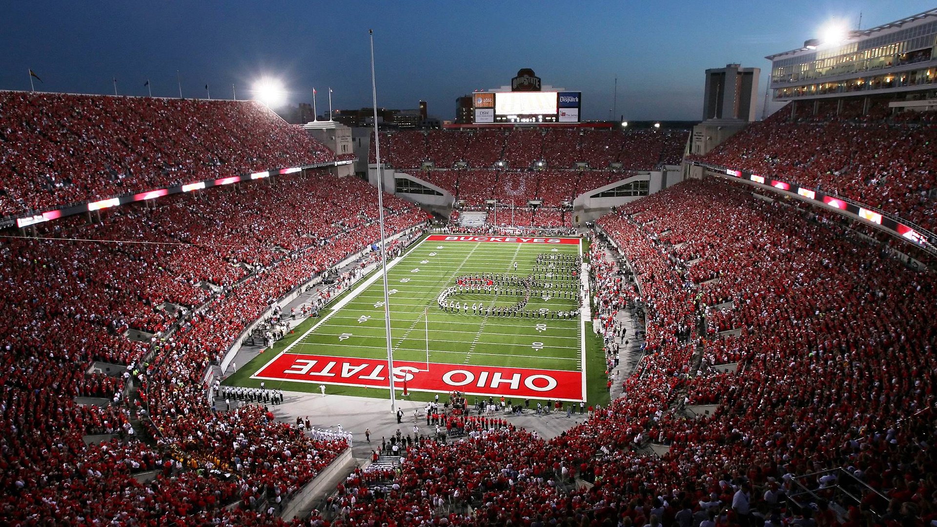 赛道上的逆袭，哈斯轻取阿斯顿马丁，周冠宇高光时刻引爆围场