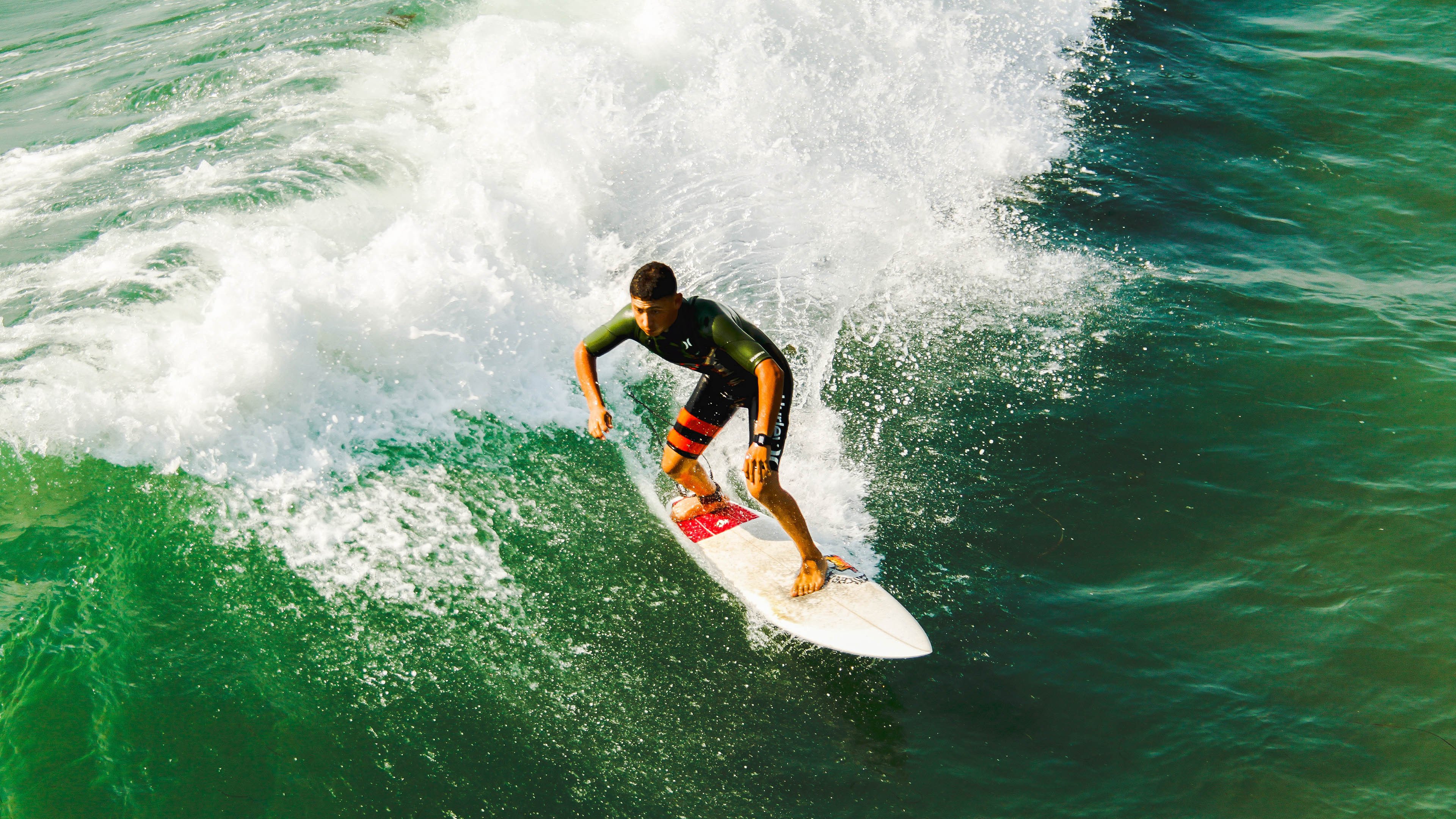 绿茵绝杀与球台烽火，当葡萄牙队与奥恰洛夫在同一夜点燃世界